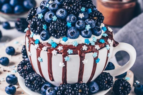 VEGAN CHOCOLATE MUG CAKE