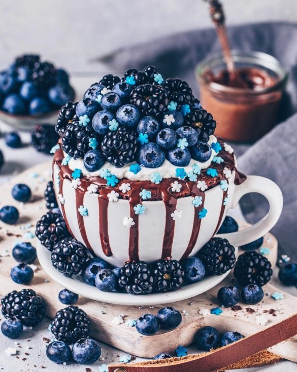 VEGAN CHOCOLATE MUG CAKE